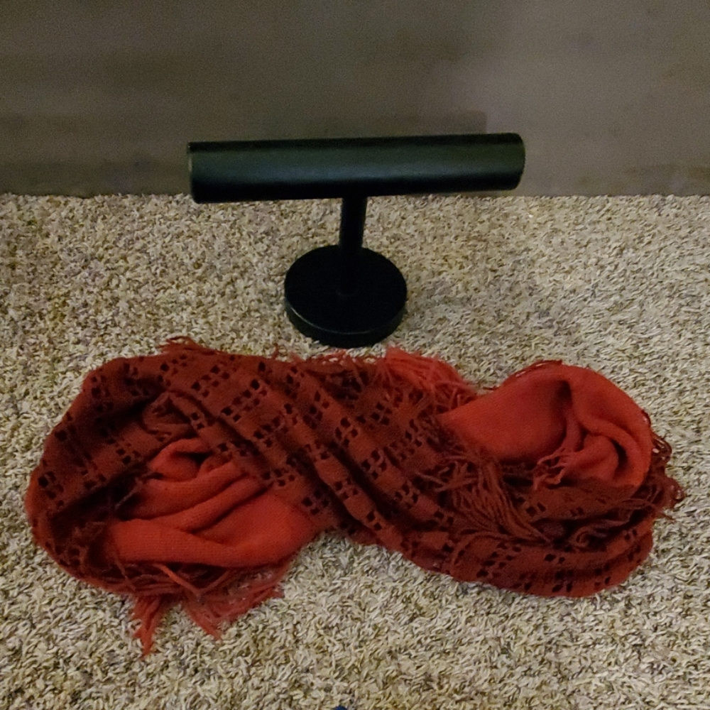 Red Infinity Scraf - Picture 2 of 2